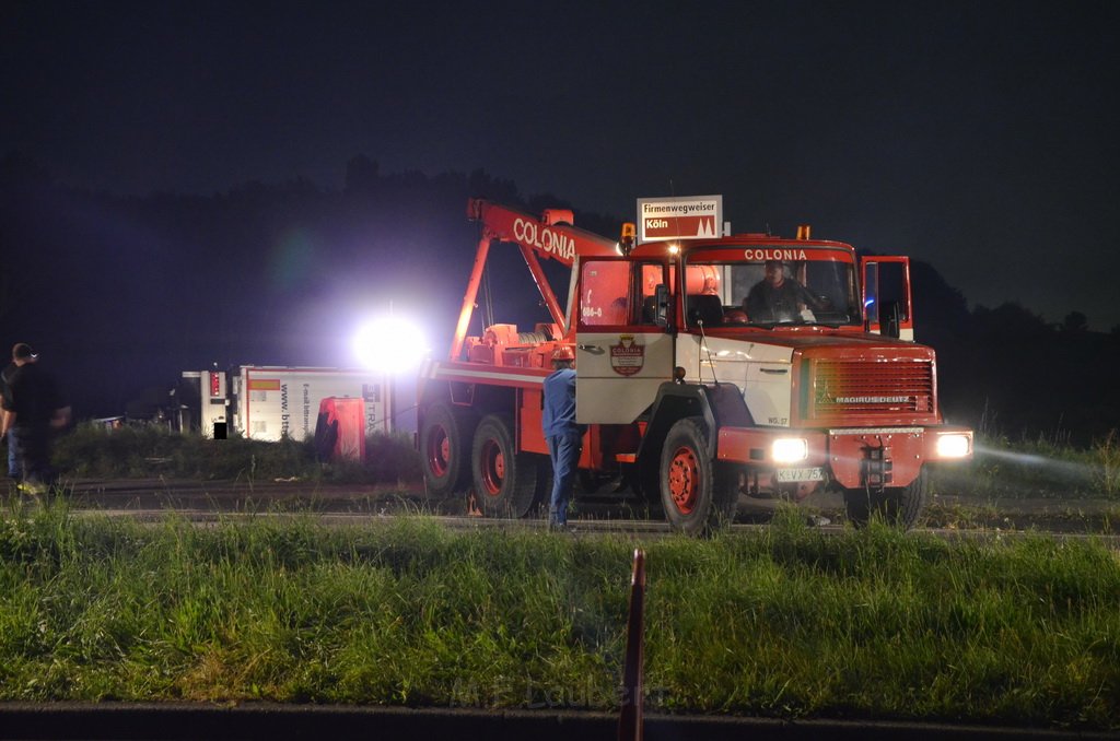 VU LKW umgestuerzt Feldkassel Industriestr Robert Boschstr P144.JPG